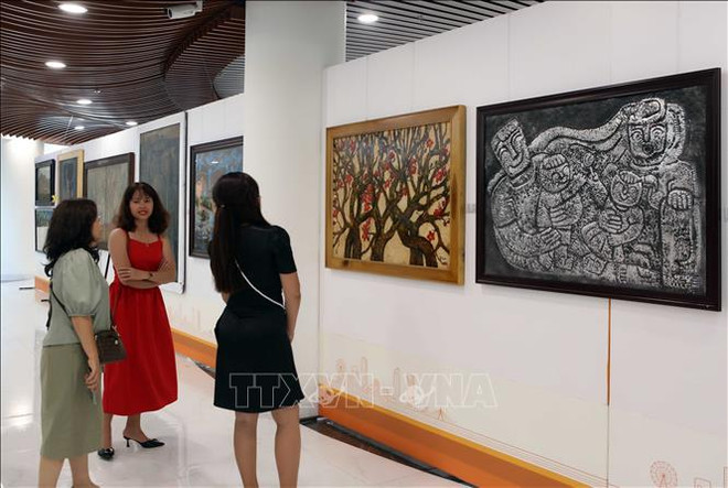 Exposición en Da Nang presenta obras de arte contemporáneo de Vietnam ảnh 1