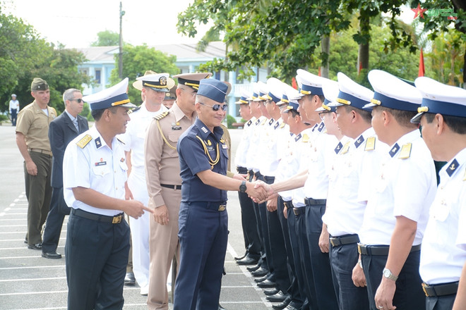 Delegación de agregados militares extranjeros visita Región naval 1 de Vietnam ảnh 1 Delegación de agregados militares extranjeros visita Región naval 1 de Vietnam ảnh 1