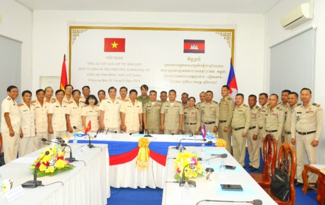 Policías de provincias vietnamita y camboyana impulsan cooperación bilateral ảnh 1 Policías de provincias vietnamita y camboyana impulsan cooperación bilateral ảnh 1