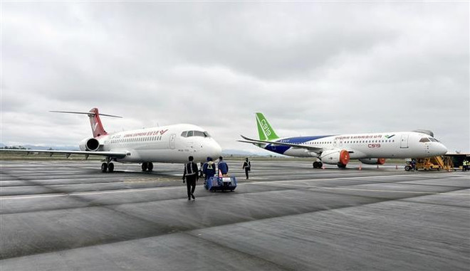 Exhiben por primera vez en Vietnam aviones de COMAC ảnh 1 Exhiben por primera vez en Vietnam aviones de COMAC ảnh 1