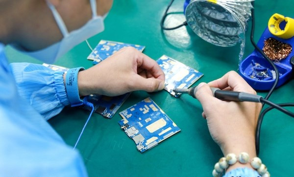 Vietnam necesita esforzarse para resolver la escasez de recursos humanos en industria de semiconductores ảnh 1