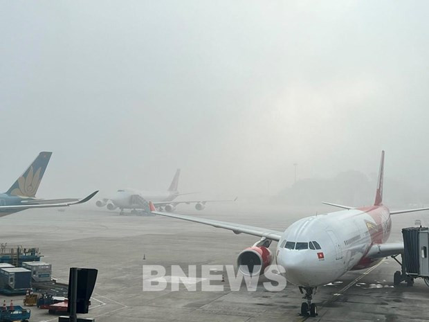 Densa niebla obliga a retrasar y desviar vuelos en el aeropuerto de Vinh ảnh 1 Densa niebla obliga a retrasar y desviar vuelos en el aeropuerto de Vinh ảnh 1