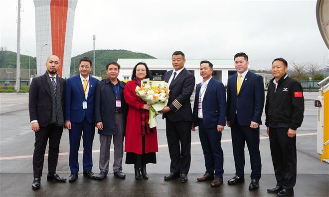 Exhiben por primera vez en Vietnam aviones de COMAC ảnh 2 Exhiben por primera vez en Vietnam aviones de COMAC ảnh 2
