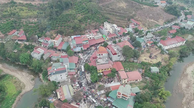 Celebran Festival del mercado del amor de Thac Luoi ảnh 1 Celebran Festival del mercado del amor de Thac Luoi ảnh 1