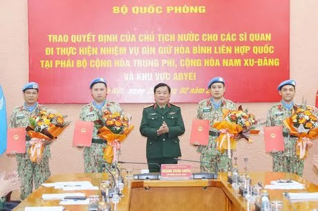 Vietnam envía otros cuatro oficiales a misiones de paz de ONU ảnh 1 Vietnam envía otros cuatro oficiales a misiones de paz de ONU ảnh 1