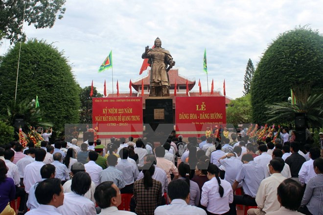  Homenaje al rey Quang Trung en su tierra natal ảnh 1