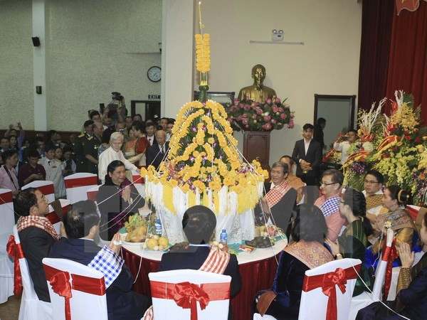 Hanoi celebra fiesta Bunpimay de Laos ảnh 1 Hanoi celebra fiesta Bunpimay de Laos ảnh 1
