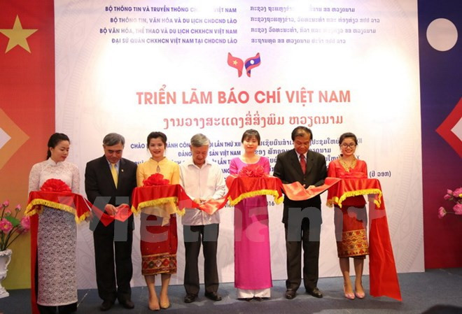 Celebran exposición de la Prensa de Vietnam 2016 en Laos ảnh 1 Celebran exposición de la Prensa de Vietnam 2016 en Laos ảnh 1