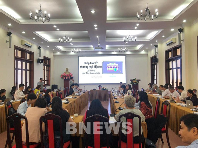 Hanoi acoge seminario sobre desarrollo del comercio electrónico ảnh 2 Hanoi acoge seminario sobre desarrollo del comercio electrónico ảnh 2