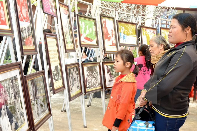 Abren exposición fotográfica sobre presidente Ho Chi Minh en Thai Nguyen ảnh 1 Abren exposición fotográfica sobre presidente Ho Chi Minh en Thai Nguyen ảnh 1
