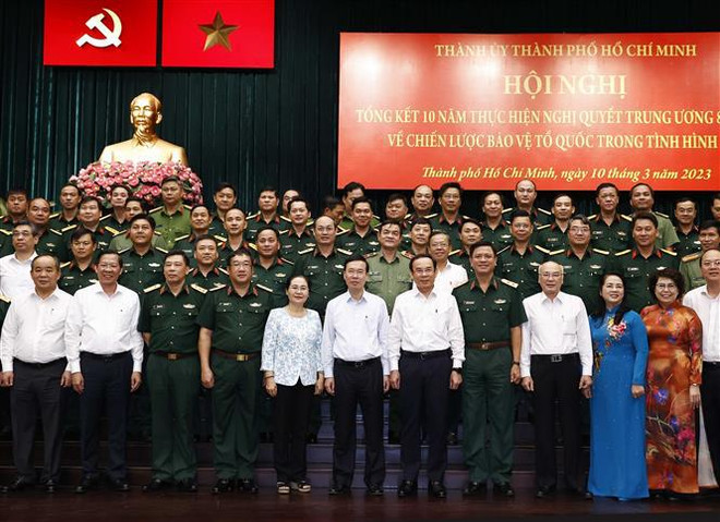 Presidente asiste a conferencia de balance decenal sobre la Estrategia de Defensa nacional ảnh 1 Presidente asiste a conferencia de balance decenal sobre la Estrategia de Defensa nacional ảnh 1
