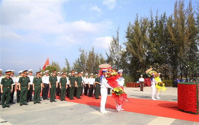 Colocan inciensos en homenaje a mártires de Gac Ma ảnh 1