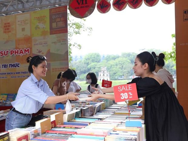 Efectúan el Día de la Cultura del Libro y la Lectura de Vietnam 2023 ảnh 1 Efectúan el Día de la Cultura del Libro y la Lectura de Vietnam 2023 ảnh 1
