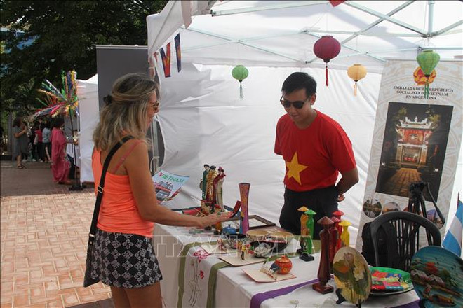 Promueve comunidad de la ASEAN en Argentina su rica identidad cultural ảnh 2 Promueve comunidad de la ASEAN en Argentina su rica identidad cultural ảnh 2