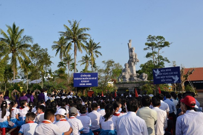 Conmemoran los 55 años de la masacre de Son My en Quang Ngai ảnh 1 Conmemoran los 55 años de la masacre de Son My en Quang Ngai ảnh 1