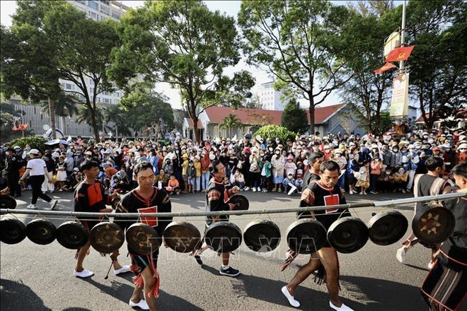 Festival callejero de Buon Ma Thuot atrae a numerosos visitantes ảnh 2 Festival callejero de Buon Ma Thuot atrae a numerosos visitantes ảnh 2