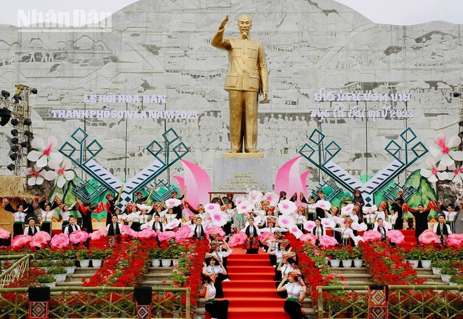 Emocionante festival de Hoa Ban en ciudad vietnamita ảnh 1 Emocionante festival de Hoa Ban en ciudad vietnamita ảnh 1