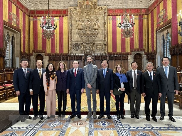 Vicepresidente del Parlamento vietnamita visita Barcelona ảnh 1 Vicepresidente del Parlamento vietnamita visita Barcelona ảnh 1