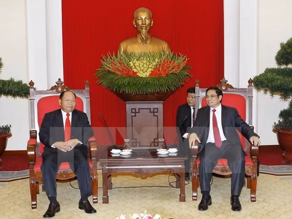 Alto funcionario del PCV recibe a ministro del Interior de Laos ảnh 1
