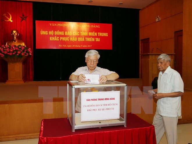 Dirigentes del Partido Comunista y Parlamento de Vietnam apoyan a víctimas de Doksuri ảnh 1 Dirigentes del Partido Comunista y Parlamento de Vietnam apoyan a víctimas de Doksuri ảnh 1