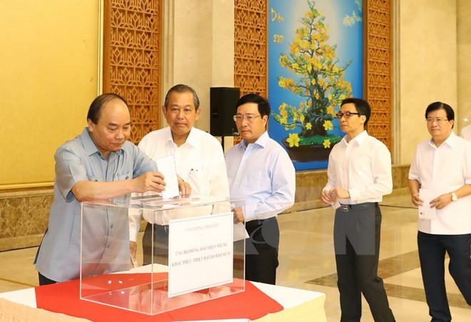 Continúan en Vietnam actividades de recaudación a favor de pobladores afectados por tifón Doksuri ảnh 1