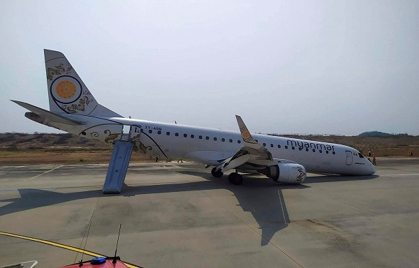 Un avión myanmeno aterriza sin ruedas delanteras ảnh 1 Un avión myanmeno aterriza sin ruedas delanteras ảnh 1