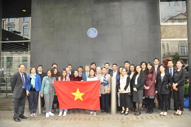 Conmemoran comunidades vietnamitas en el extranjero el 129 natalicio de Presidente Ho Chi Minh ảnh 1 Conmemoran comunidades vietnamitas en el extranjero el 129 natalicio de Presidente Ho Chi Minh ảnh 1