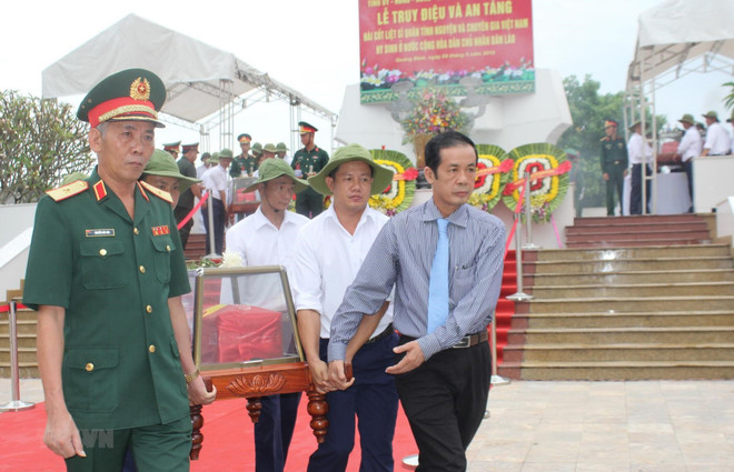 Repatrían restos de combatientes voluntarios vietnamitas caídos en Laos ảnh 1