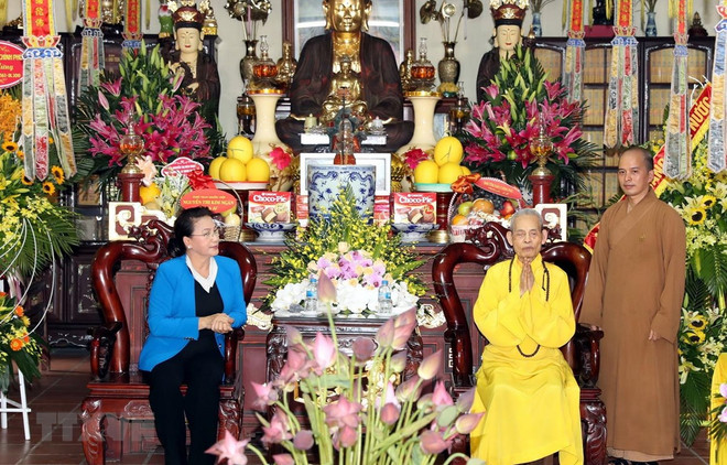 Presidenta del Parlamento visita a patriarca supremo de Sangha Budista de Vietnam ảnh 1 Presidenta del Parlamento visita a patriarca supremo de Sangha Budista de Vietnam ảnh 1