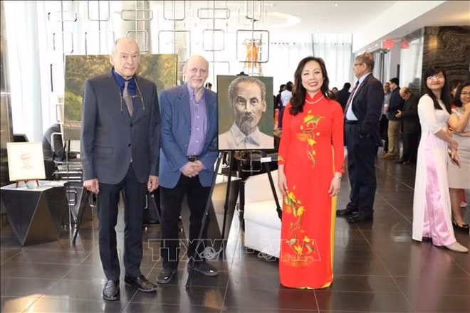 Efectúan en Canadá exhibición sobre Presidente Ho Chi Minh ảnh 1
