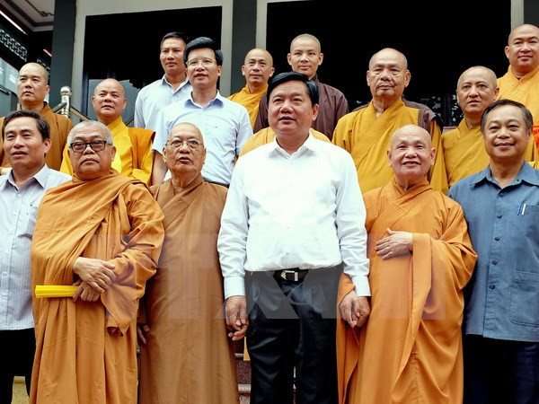 Vicepremier felicita a Sangha Budista de Vietnam en ocasión de Día de Vesak ảnh 1 Vicepremier felicita a Sangha Budista de Vietnam en ocasión de Día de Vesak ảnh 1