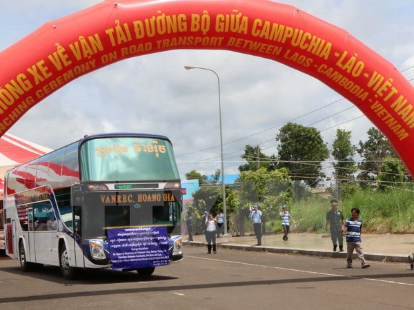 Inauguran vía de transporte trasfronterizo Cambodia-Laos-Vietnam ảnh 1 Inauguran vía de transporte trasfronterizo Cambodia-Laos-Vietnam ảnh 1