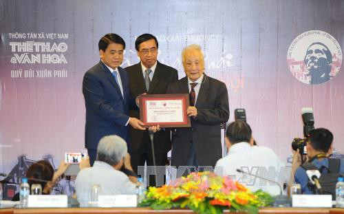 Entrega el periódico de VNA el premio Bui Xuan Phai-Por el amor a Hanoi ảnh 1 Entrega el periódico de VNA el premio Bui Xuan Phai-Por el amor a Hanoi ảnh 1