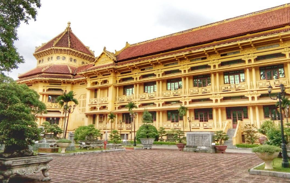 Impresionante recorrido "Arquitectura francesa en el corazón de Hanoi" ảnh 1