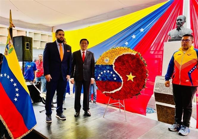 Delegación partidista de Vietnam realiza visita de trabajo en Venezuela ảnh 5
