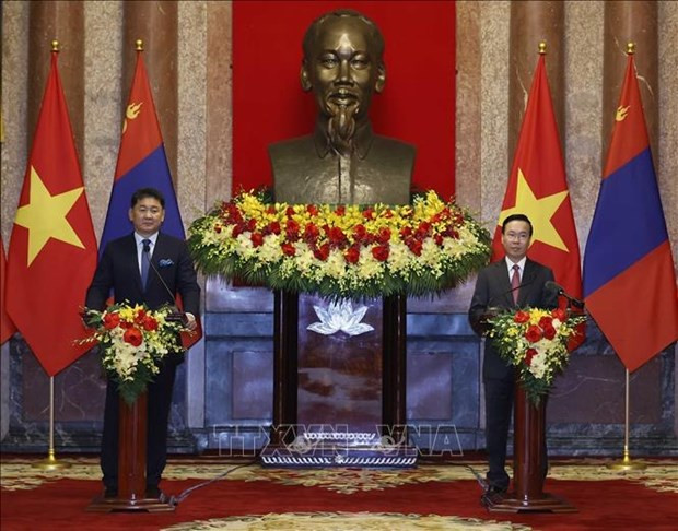 Presidente vietnamita se entrevista con su homólogo mongol ảnh 4 Presidente vietnamita se entrevista con su homólogo mongol ảnh 4