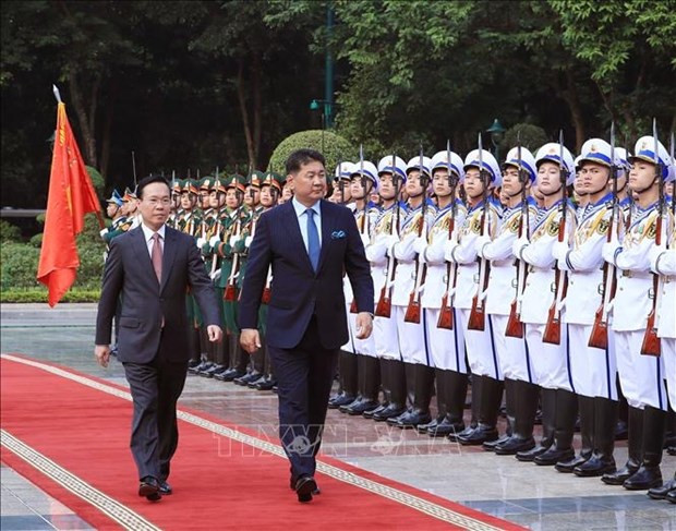 Presidente vietnamita se entrevista con su homólogo mongol ảnh 3 Presidente vietnamita se entrevista con su homólogo mongol ảnh 3