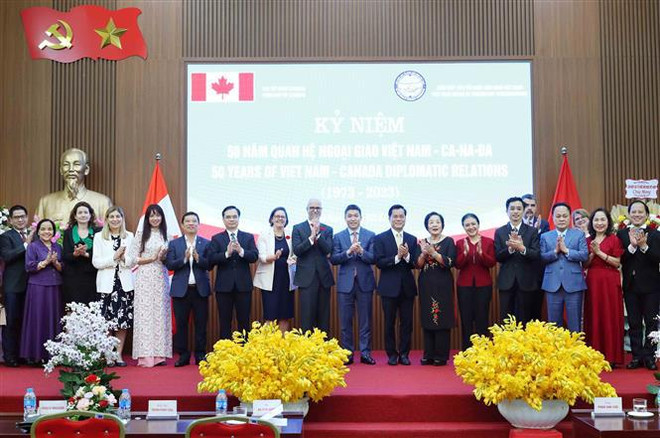 Reunión conmemora 50 aniversario de relaciones Vietnam - Canadá ảnh 2 Reunión conmemora 50 aniversario de relaciones Vietnam - Canadá ảnh 2