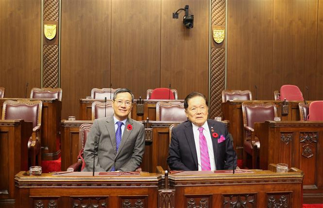 Senado de Canadá acoge una ceremonia en honor al embajador de Vietnam ảnh 2 Senado de Canadá acoge una ceremonia en honor al embajador de Vietnam ảnh 2