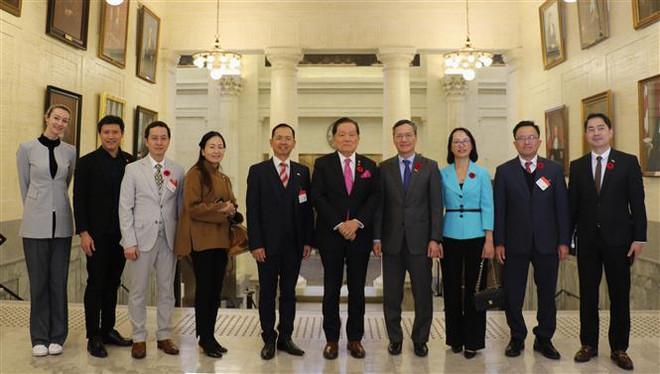 Senado de Canadá acoge una ceremonia en honor al embajador de Vietnam ảnh 1 Senado de Canadá acoge una ceremonia en honor al embajador de Vietnam ảnh 1