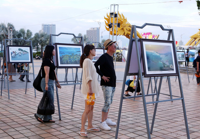 Exposición fotográfica destaca el desarrollo de Da Nang ảnh 1