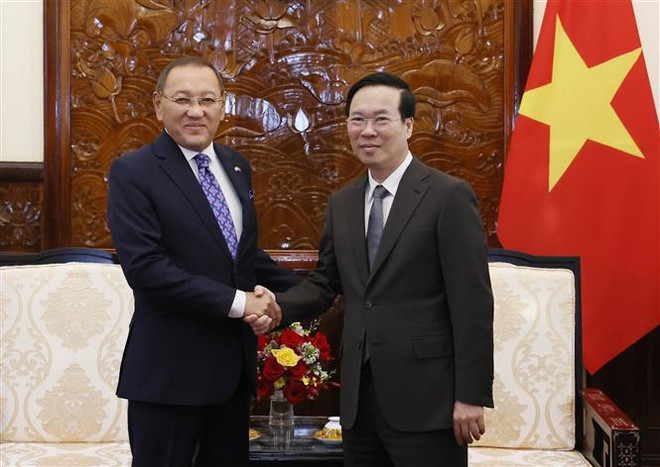 Presidente vietnamita recibe a embajador saliente de Kazajstán ảnh 2 Presidente vietnamita recibe a embajador saliente de Kazajstán ảnh 2