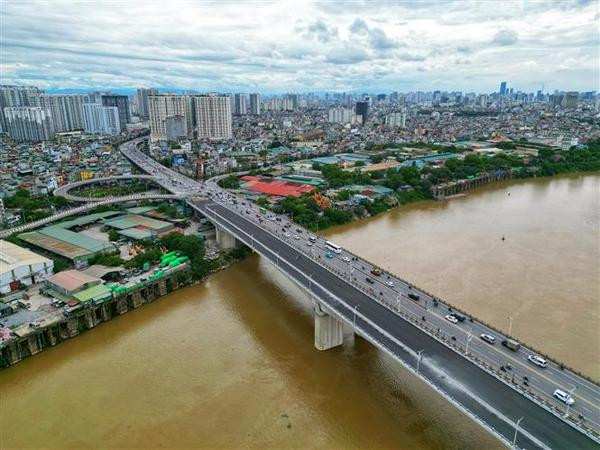 Abren al tránsito el puente Vinh Tuy 2 en ciudad de Hanoi ảnh 3 Abren al tránsito el puente Vinh Tuy 2 en ciudad de Hanoi ảnh 3