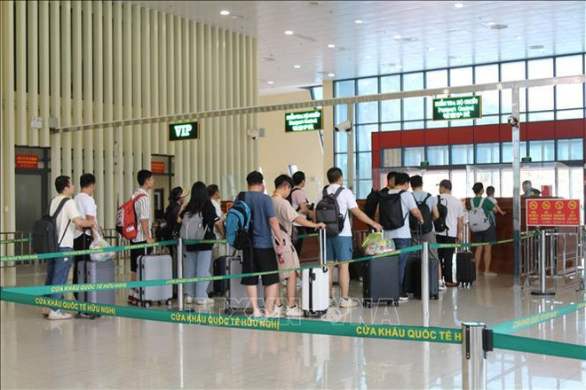 Aplicación de visa electrónica resulta conveniente en puerta fronteriza de Lang Son ảnh 1 Aplicación de visa electrónica resulta conveniente en puerta fronteriza de Lang Son ảnh 1