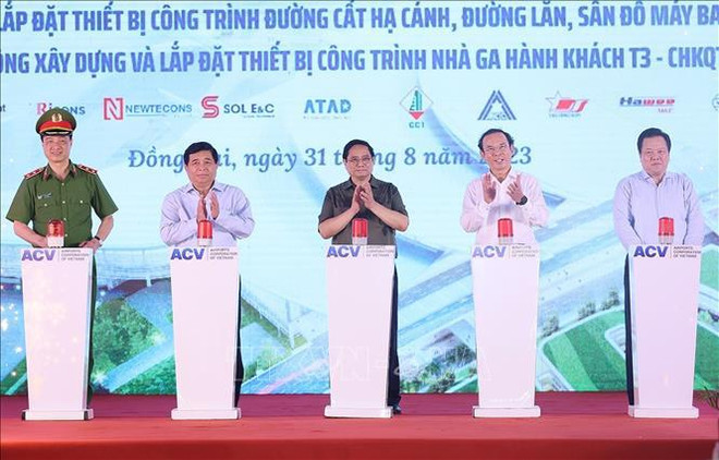 Premier vietnamita asiste a inauguración de proyectos de aeropuertos de Long Thanh y Tan Son Nhat ảnh 1 Premier vietnamita asiste a inauguración de proyectos de aeropuertos de Long Thanh y Tan Son Nhat ảnh 1