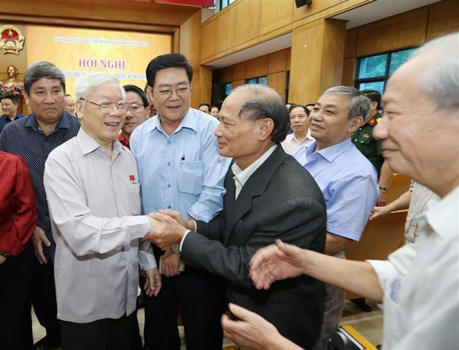 [Foto] Secretario general del Partido Comunista y presidente de Vietnam con votantes de Hanoi ảnh 1