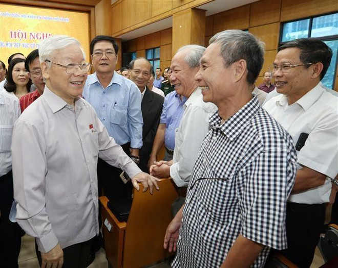 [Foto] Secretario general del Partido Comunista y presidente de Vietnam con votantes de Hanoi ảnh 2
