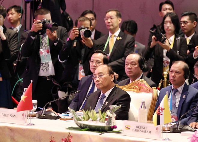 [Foto] El primer ministro vietnamita Nguyen Xuan Phuc asiste a la XXXV Cumbre de ASEAN ảnh 4