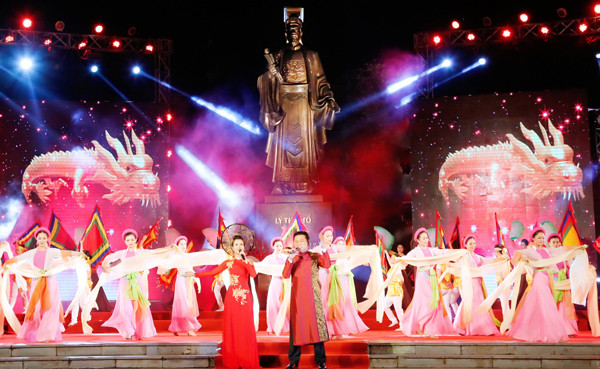 Programa artístico saluda asamblea partidista de Hanoi ảnh 1 Programa artístico saluda asamblea partidista de Hanoi ảnh 1
