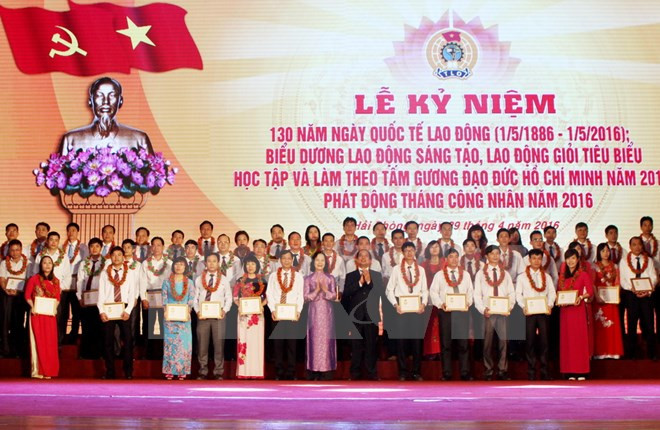 Conmemoran aniversario 130 del Día Internacional de trabajo en Hanoi ảnh 1 Conmemoran aniversario 130 del Día Internacional de trabajo en Hanoi ảnh 1